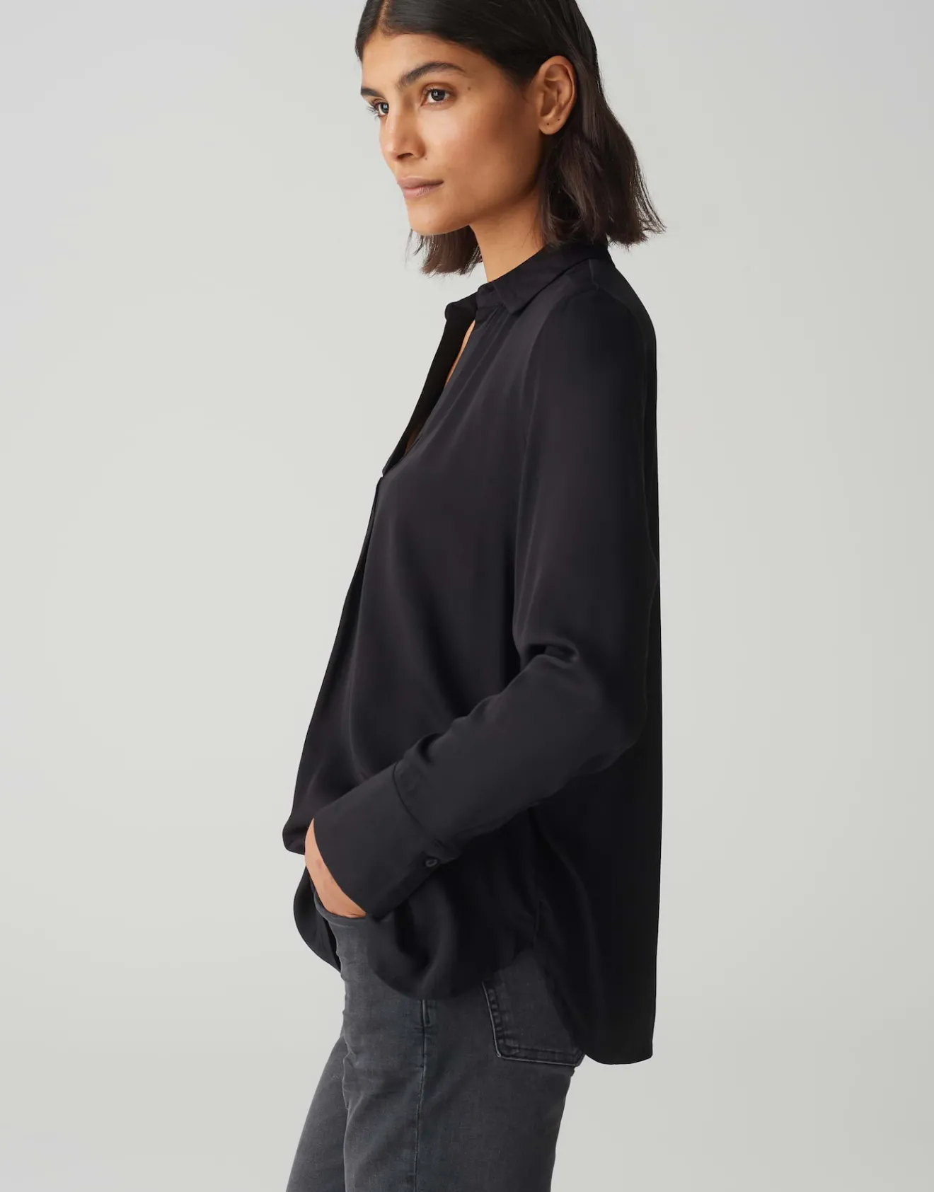 Outlet Basicbluse FANGI Regular aus fließender Viskose Blusen