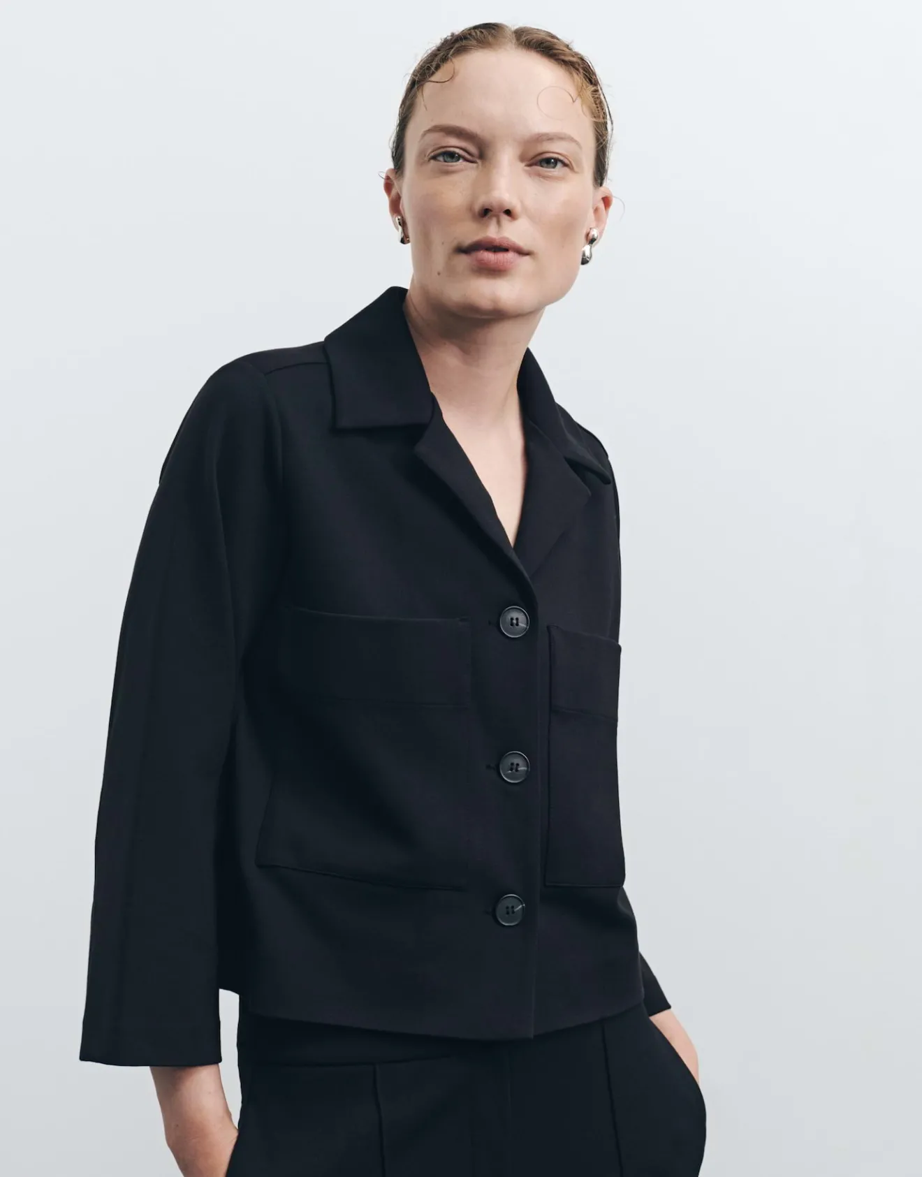 Hot Kurzer Blazer NANAMI DETAIl Loose aus Viskose Mix Blazer & Westen