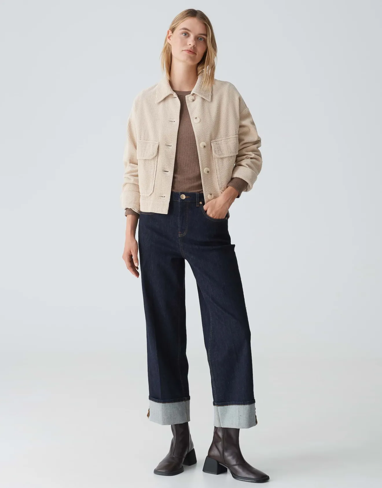 Shop Kurzjacke HENNJA Boxy Fit aus weichem Cord Jacken & Mäntel|Blazer & Westen